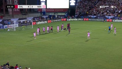 Messi büyülemeye devam ediyor. Frikikten bir gol daha attı