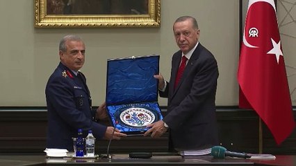 Kara Kuvvetleri Komutanı Erdoğan'ın karşısında gözyaşlarını tutamadı: Bir subayın gelebileceği en üst seviyeye geldim
