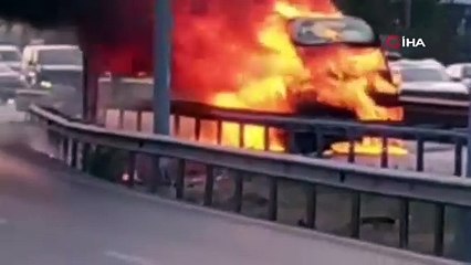 E5’te minibüs yandı. Trafik durma noktasına geldi