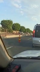 Bir kamyon kasası dolusu kaçağı şehre saldılar. Herkes de seyretti