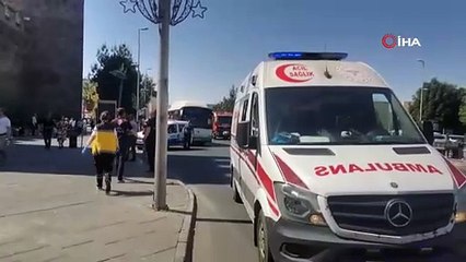 Elinde bıçakla surlara çıktı, ortalığı birbirine kattı