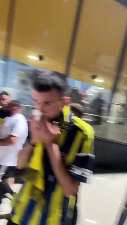 Fenerbahçe taraftarına Slovenya'da biber gazlı müdahale. Rakip taraftarlar "Türkleri öldürün" tezahüratıyla saldırdı