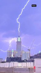 Mekke’yi ‘Süper Hücre’ vurdu. Görevliler yerlerde sürüklendi