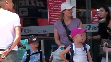 Paramız pul olunca ucuz tatilin adresi olduk: Antalya’ya sadece bir günde 100 bin turist geldi