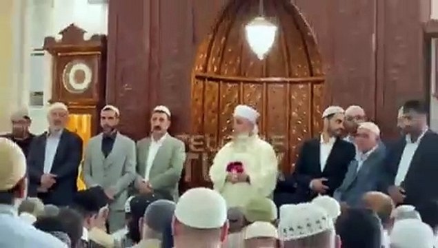 Menzil tarikatının tövbe alma anları görüntülendi: Gavs hazretlerini kendime şeyh kabul ettim sözlerini söyletip kendini şeyh ilan etti