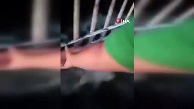 Selde boğulmak üzere olan evsizi son anda kurtardı