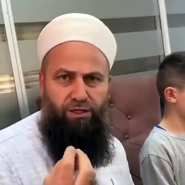 Tarikat hocası öğrencisinin tıraşını beğenmedi berbere sinirlendi: Kafanıza göre çocuklara gavur icadı şeyler yapmayın