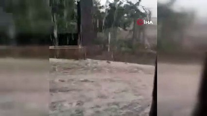 Köylüler şaşkına döndü. Misket büyüklüğünde dolu yağdı