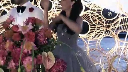 Düğüne 70 kiloluk gelinlik damga vurdu