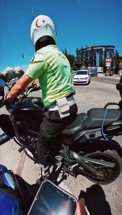 Trafik polisinin duygusal konuşması herkesi duygulandırdı
