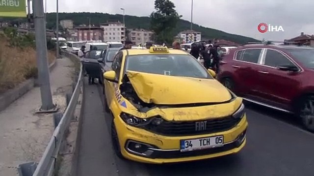 Vinç sürücüsü ortalığı birbirine kattı: 16 araç birbirine girdi