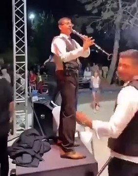 Hem İmamoğlu, hem Özgür Özel hem de Davutoğlu'na benziyor. Peki göbek atması kime benziyor?