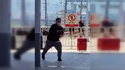 Japonya'da trende bıçaklı saldırı