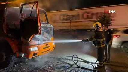 Yol süpürme aracı alevlere teslim oldu