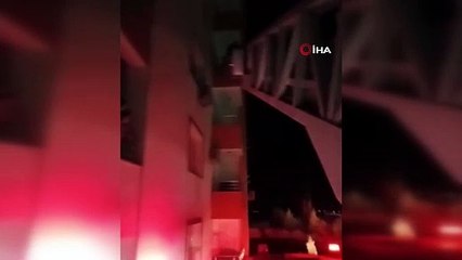 Evde mahsur kalan 2 yaşındaki çocuğu itfaiye kurtardı