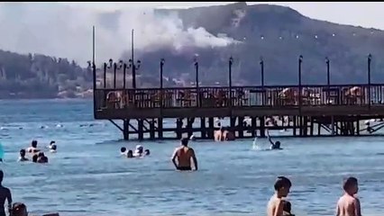 Dur Yolcu Anıtı’nda orman yangını. Çanakkale’deki yangına söndürme helikopterleri müdahale ediyor