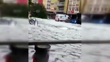 Almanya’yı dolu vurdu, yollar kar küreme araçlarıyla temizlendi