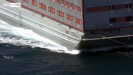 Türkiye’de sığınmacıları istemeyenlere ırkçı diyenler İngiltere'nin yüzen hapishanesine ne diyecek