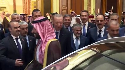 Erdoğan hediye etti Prens Selman Togg'un direksiyonuna geçti