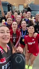 Filenin Sultanları zafer şarkısı söyledi. Eypio'dan bıraktım geldim evimi geride