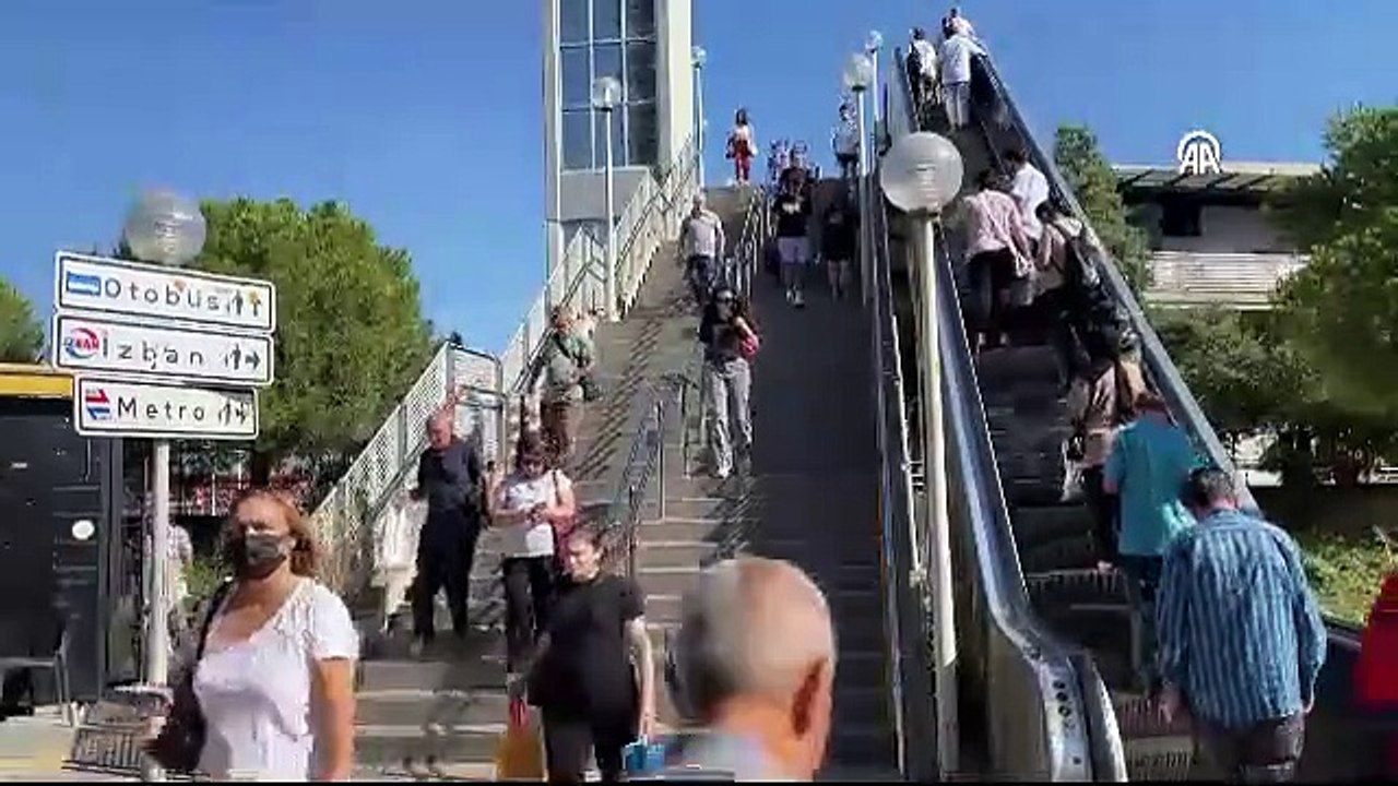 Metro ve tramvay çalışanları grevde. Vatandaşla...