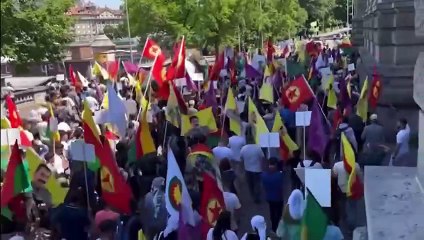 PKK'lılar İsviçre'de Lozan'ı protesto etti. Lozan Antlaşması'na düşmanlık edenlerle aynı saftalar