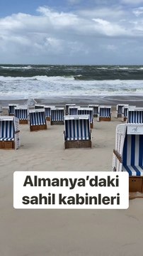 Bu plajda güneşlenme yerleri ters. Deniz var, kum var güneş yok her taraf boş