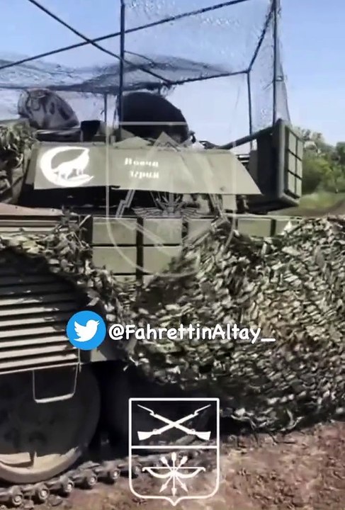 Ukrayna tankında ülkücü hilali ve bozkurt işareti görüldü