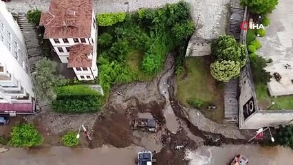 Ordu’da sel ve heyelan sonrası kapanan sahil yolu böyle görüntülendi