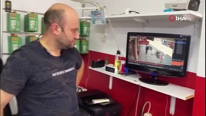 Yere düştü. Tabelayı kırdı. Alnı açıldı. Söylediği söz yürek burktu