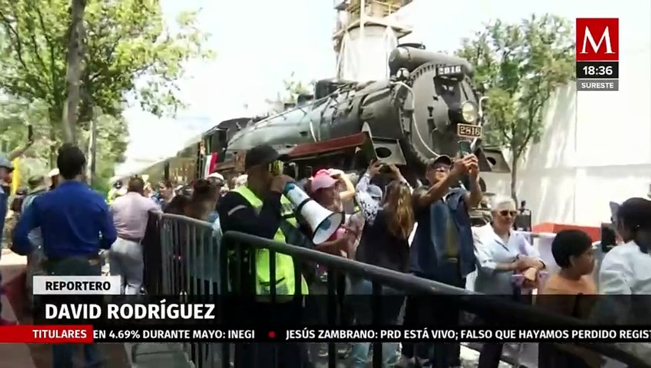 Euforia en los capitalinos tras la llegada de la locomotora de vapor "La Emperatriz" desde Canadá