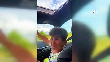Gurbetçi çocuk Türk bayrağını görünce sevinçten ağladı