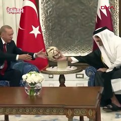 Tải video: Katar Emiri, Messi imzalı Dünya Kupası topunu Erdoğan’a gösterdi