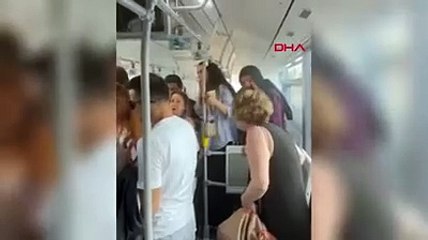 Seyir halindeki metrobüste yangın paniği