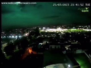 Meksika’da göktaşı şovu, geceyi aydınlattı