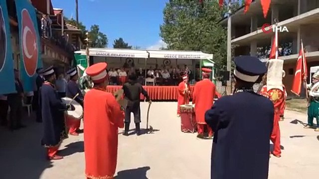 Atatürk'e ikram edilen ayran çeşmeden aktı