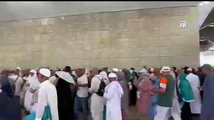 Hacılar Kabe'ye veda ediyor