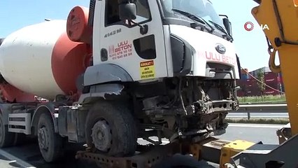 Beton mikseri bariyerlere çarptı