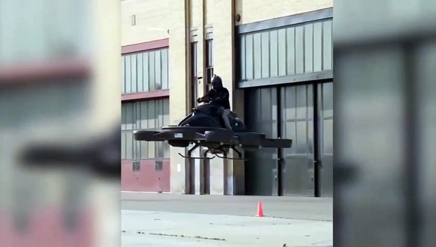 550.000 dolarlık fiyat etiketiyle, Dünyanın ilk uçan motosikleti yapıldı