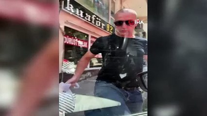 Trafik magandası genç kadına dehşeti yaşattı