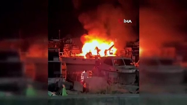 Maltepe sahilde tekne alev alev yandı