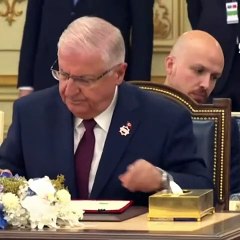 Bilal Erdoğan yeni imajıyla babasına eşlik etti