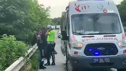Otoyolda minibüs alev topuna döndü