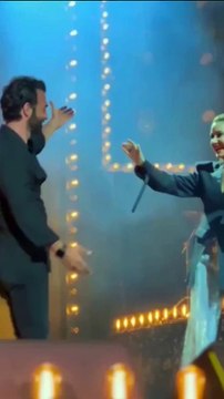 Şarkıcı Sıla ve sevgilisi İlker Kaleli sahnede aşka geldi