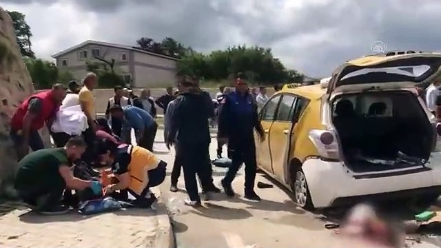 Beton mikseri ile taksi çarpıştı. Yaralılar var