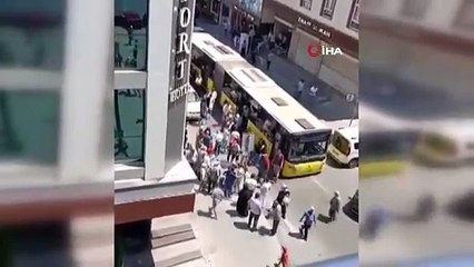 İETT otobüsü arızalandı. Vatandaşlar sıcakta yürümek zorunda kaldı