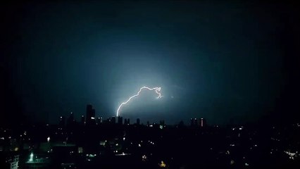 Şarkıcı Metin Arolat  şimşekleri kaydetti