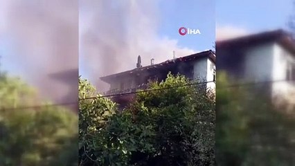 Ahşap ev alev alev yandı