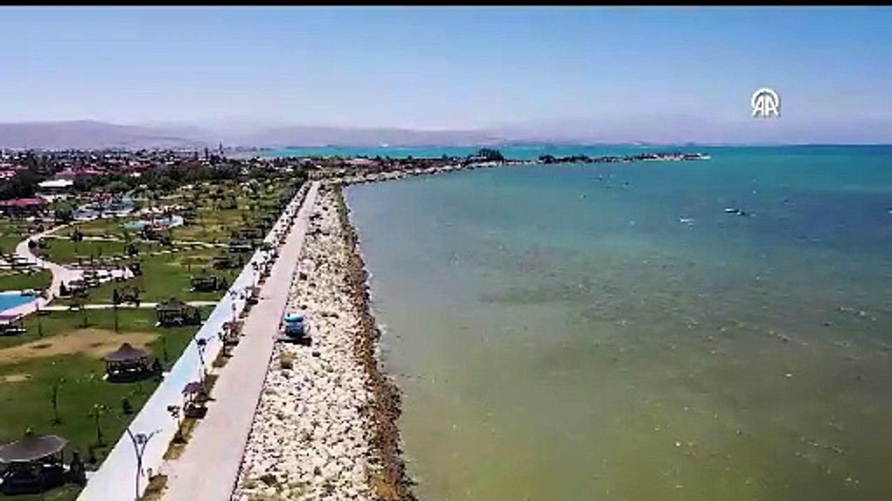 Van Gölü'nden 1 milyon 110 bin metreküp dip çamuru ve balçık çıkarıldı