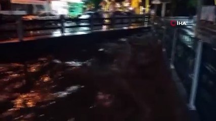 Uşak’ta çay taştı. Kenti sel vurdu